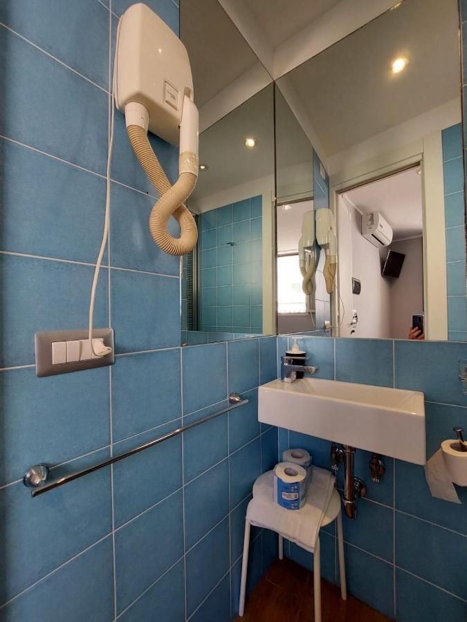 La Stanza Sul Porto Di Amalfi Camera Piccina Piccina Con Bagno Privato E Terrazzino Vista Mare Kültér fotó