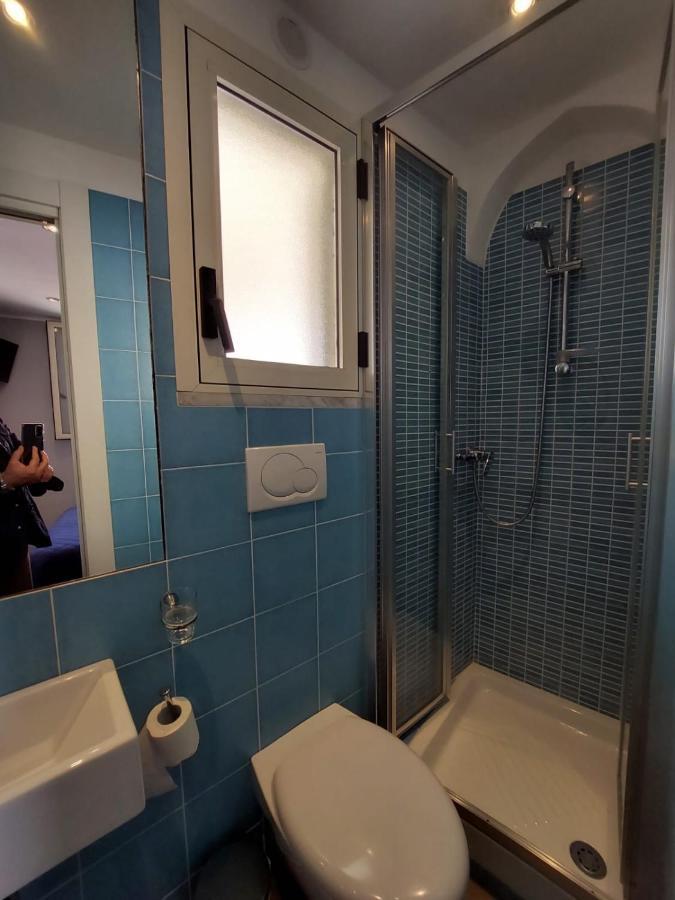 La Stanza Sul Porto Di Amalfi Camera Piccina Piccina Con Bagno Privato E Terrazzino Vista Mare Kültér fotó