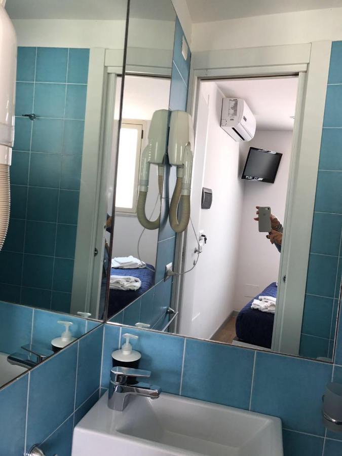 La Stanza Sul Porto Di Amalfi Camera Piccina Piccina Con Bagno Privato E Terrazzino Vista Mare Kültér fotó