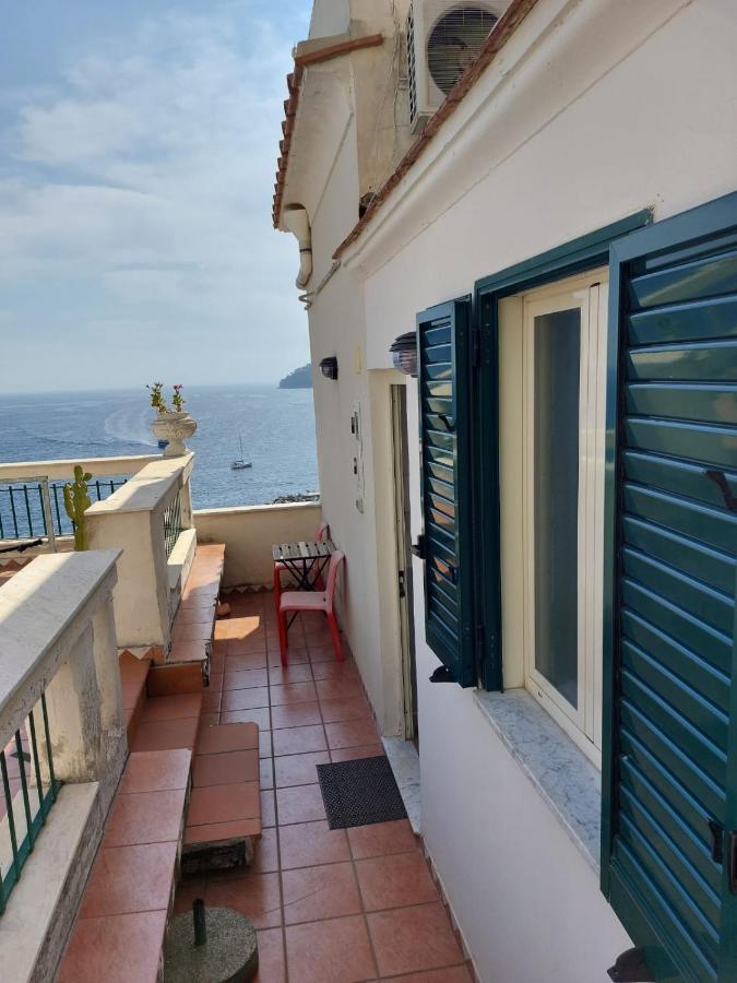 La Stanza Sul Porto Di Amalfi Camera Piccina Piccina Con Bagno Privato E Terrazzino Vista Mare Kültér fotó