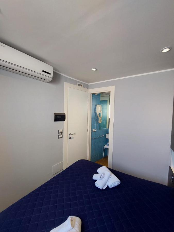 La Stanza Sul Porto Di Amalfi Camera Piccina Piccina Con Bagno Privato E Terrazzino Vista Mare Kültér fotó