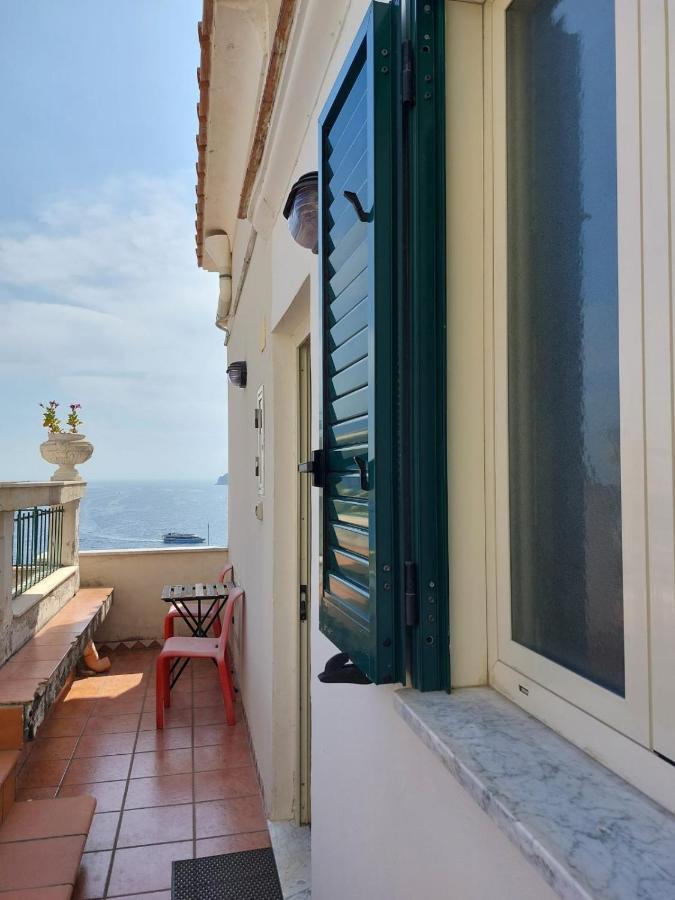 La Stanza Sul Porto Di Amalfi Camera Piccina Piccina Con Bagno Privato E Terrazzino Vista Mare Kültér fotó